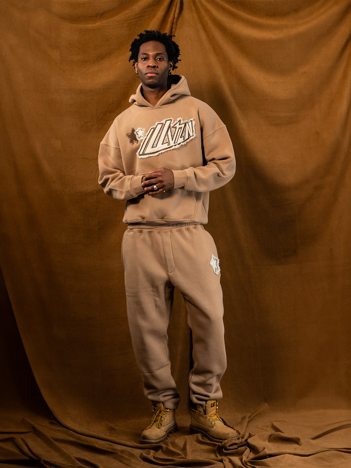 DISTRESSED APPLIQUE JOGGERS - PEANUT